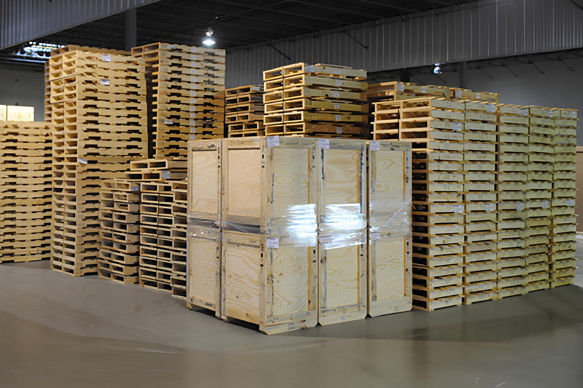 paletes e caixas de madeira